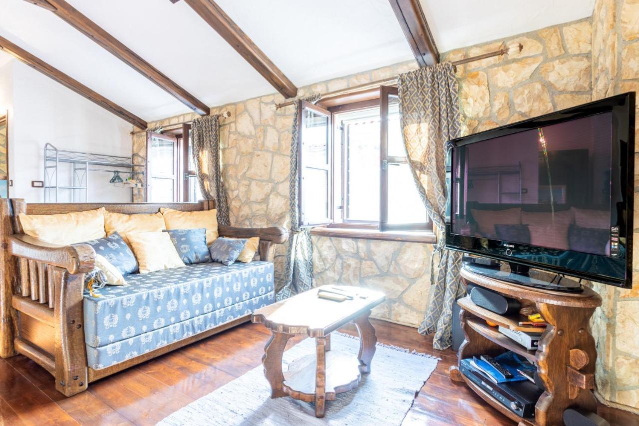 Stone House Srida Apartamento Baška Voda Exterior foto